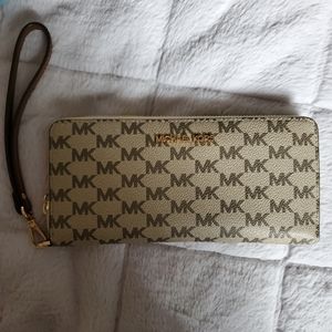 Michaels kors wallet